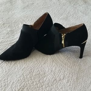 Calvin Klein black zipper pumps, sz 8.5